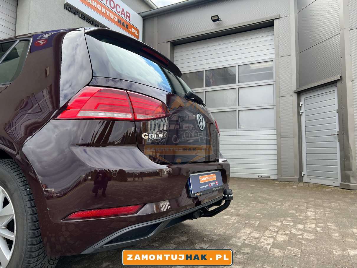 hak holowniczy westfalia w vw golf vii - zdjecie samochodu z hakiem holowniczym